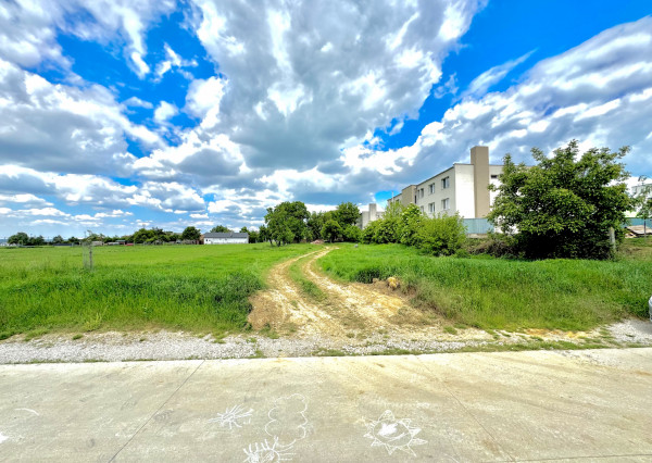 Stavebný pozemok blízko Senice – Hlboké, 1 695 m²