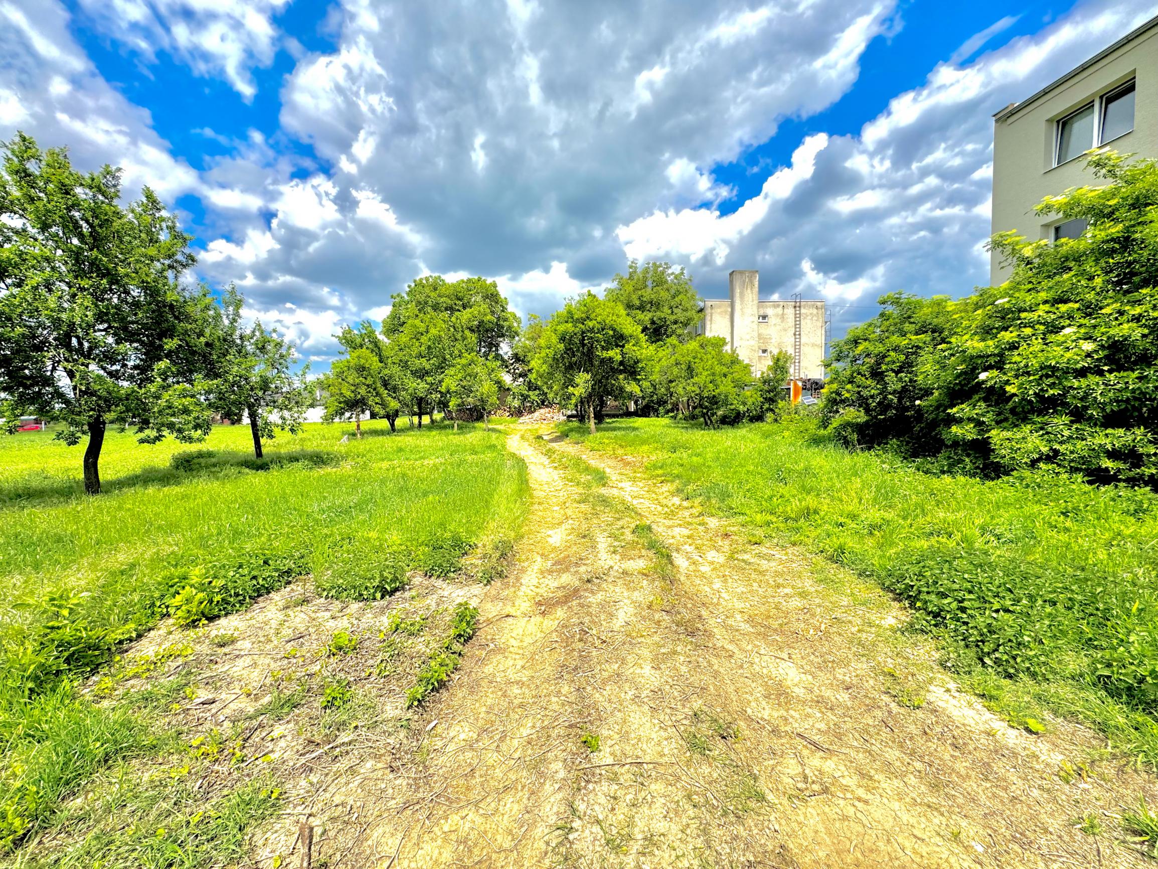 Stavebný pozemok blízko Senice – Hlboké, 1 695 m²